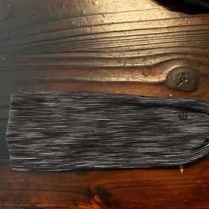 Lululemon Gray and black headband